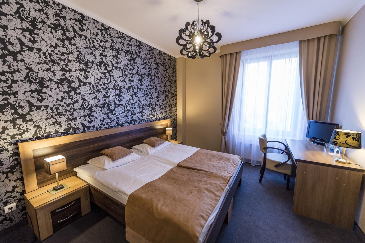Hotel Restauracja Teczowa Luban Exteriér fotografie