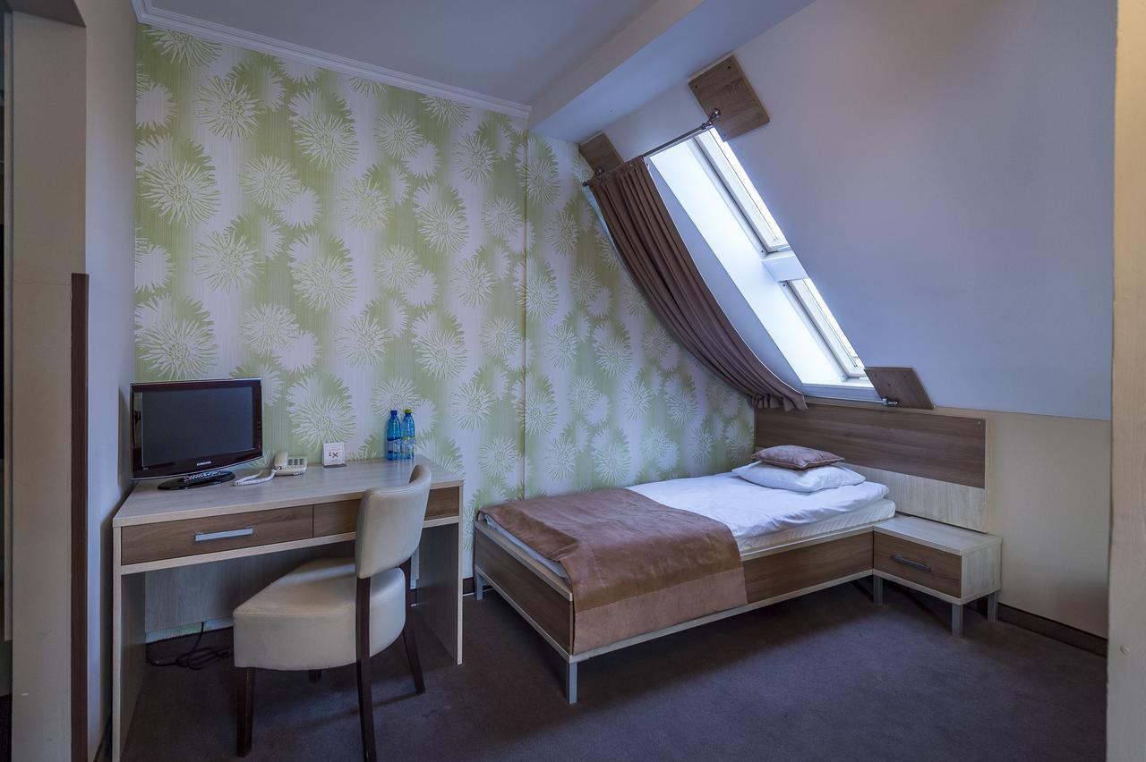 Hotel Restauracja Teczowa Luban Exteriér fotografie