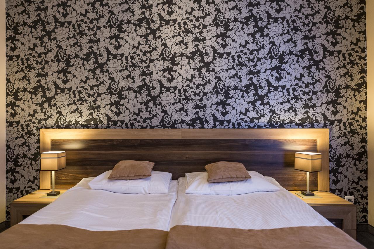 Hotel Restauracja Teczowa Luban Exteriér fotografie
